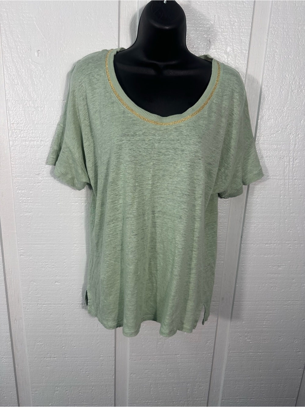 Chico’s Green and Gold T-Shirt Size 2/Large EUC